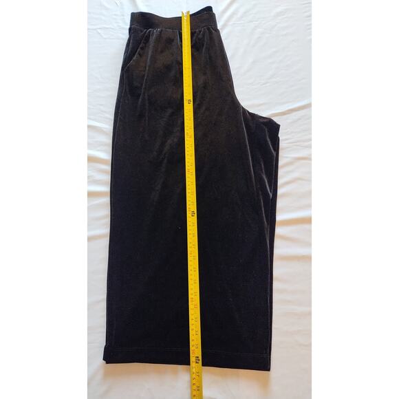 Torrid Black velvet culotte pants Size 2 - Picture 9 of 12